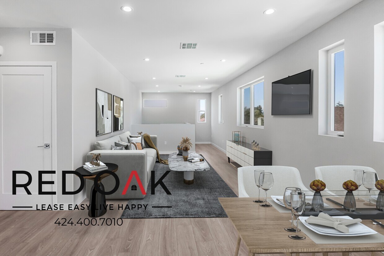 Foto principal - Exceptional Two-Story, Three Bedroom with ...