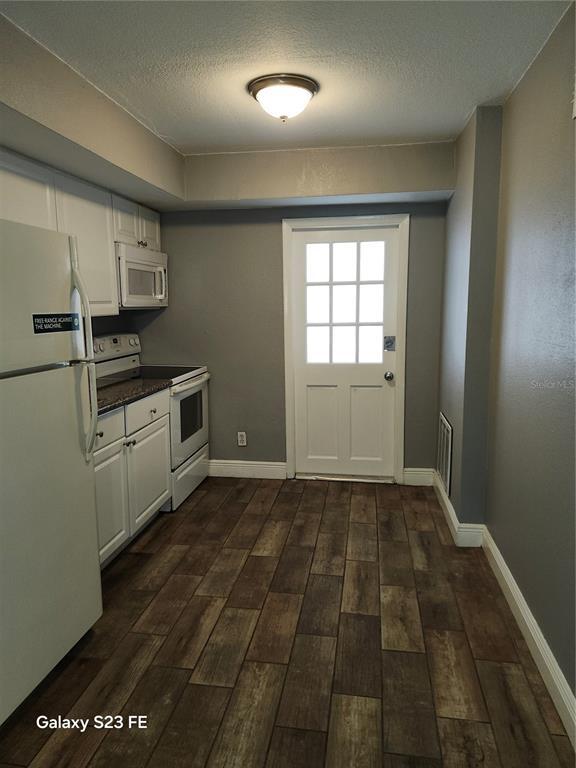 Foto del edificio - 205 W Amelia Ave