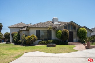 Building Photo - 8300 Regis Way