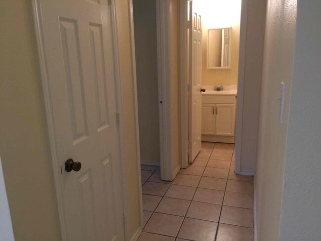 Building Photo - 7644 Windsor Oaks