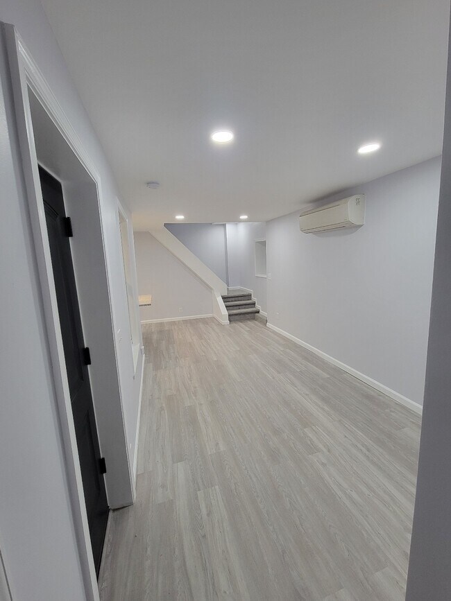 Building Photo - 35 W 4th St