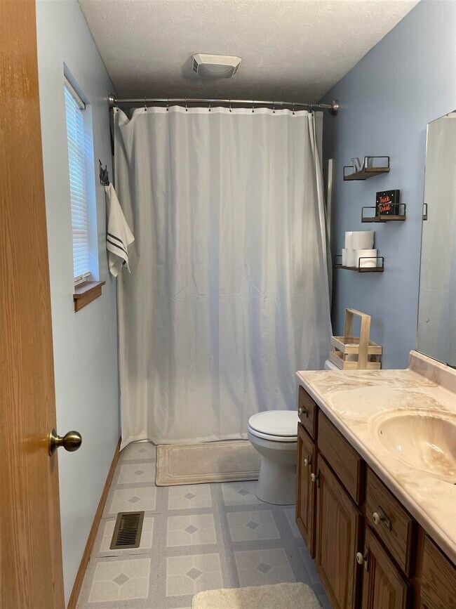 Building Photo - 315 Cromwell Ct