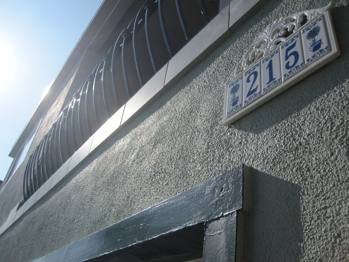 Foto principal - 215 Covina Ave