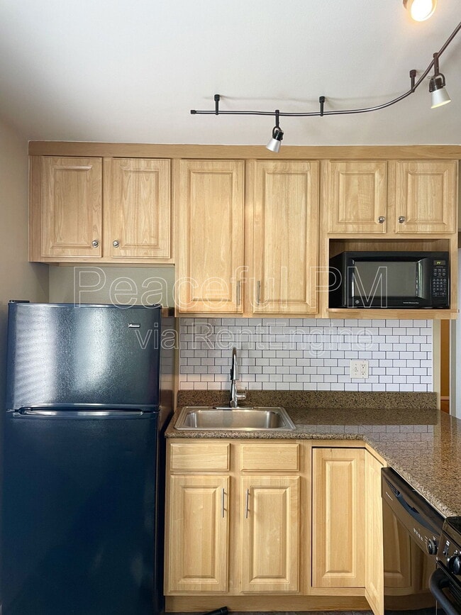 Building Photo - 650 N 300 W