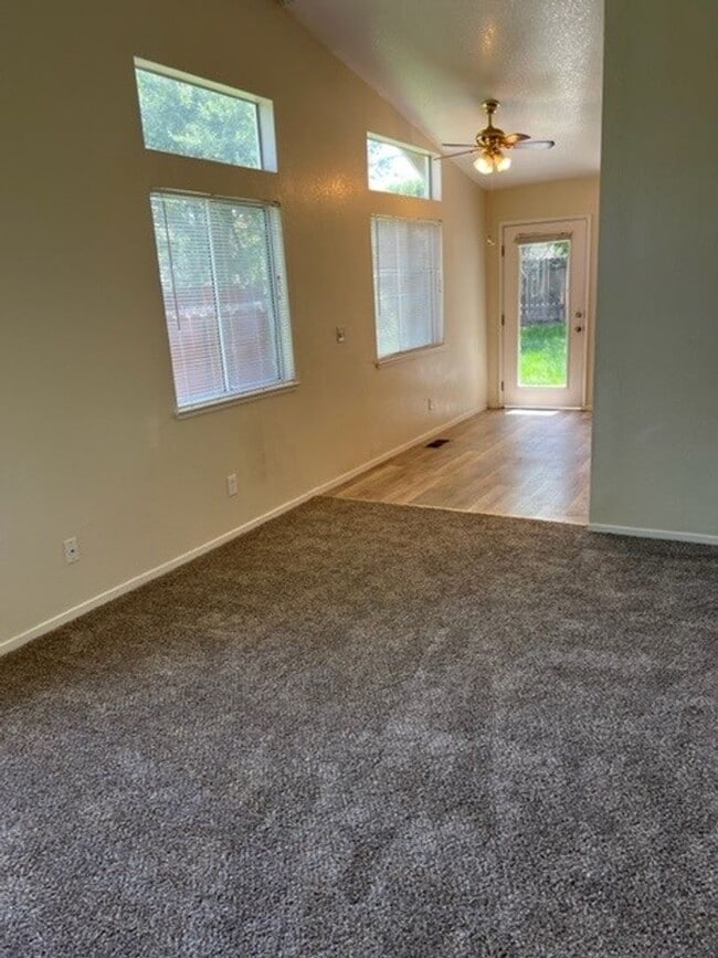 Foto del edificio - 7635 Devonshire Ln