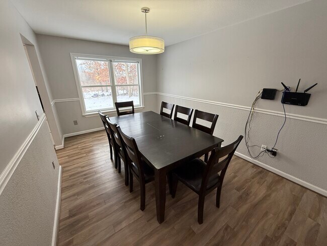 Foto del edificio - 1719 Charms Rd