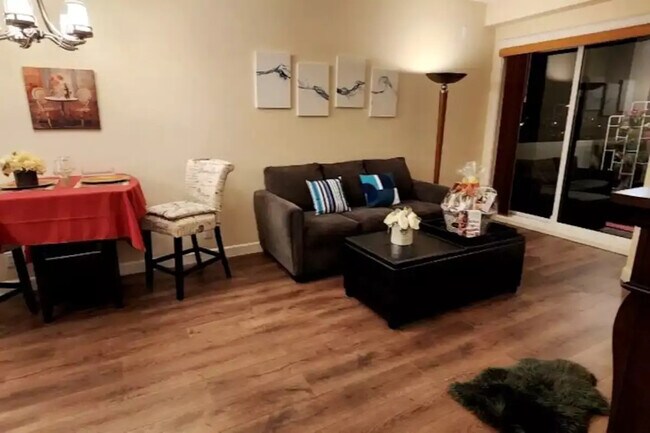 Family/TV Room - 20376 86 Av