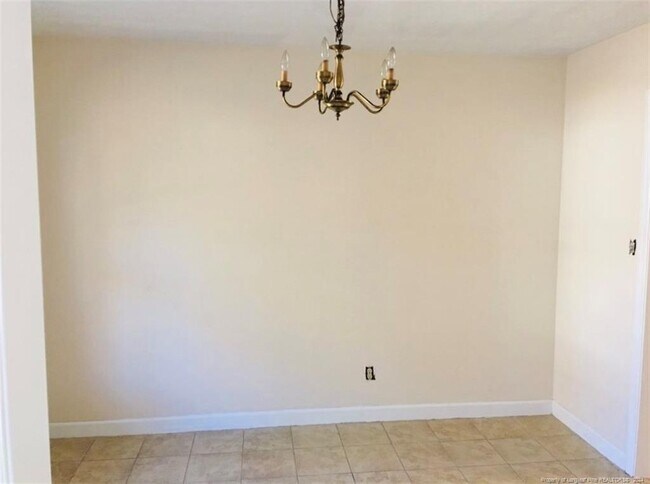 Building Photo - 9301 Oak Meadow Ct