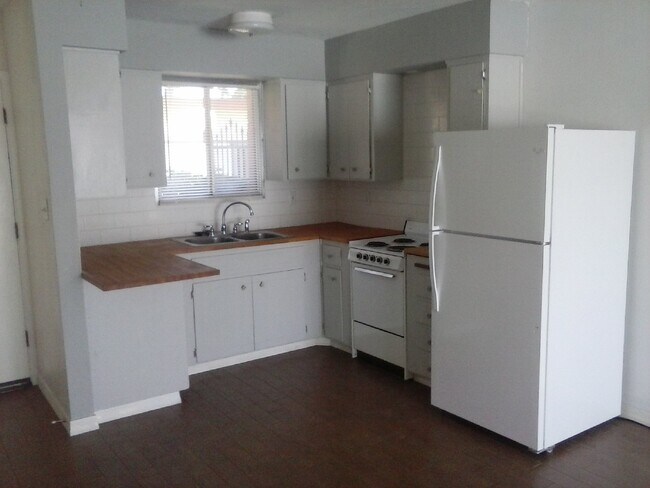 Building Photo - Corner Unit in Scottsdale! $1,299 plus tax!
