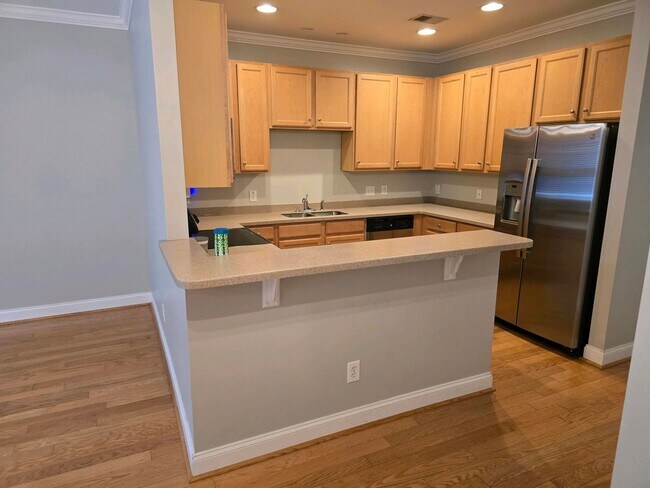 Building Photo - Charming 3 Bed, 3 Bath Home in Desirable W...