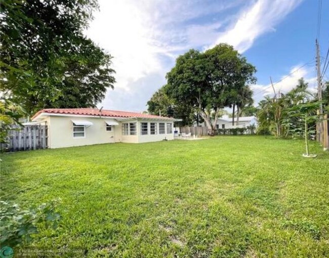 Foto del edificio - 208 S Riverside Dr