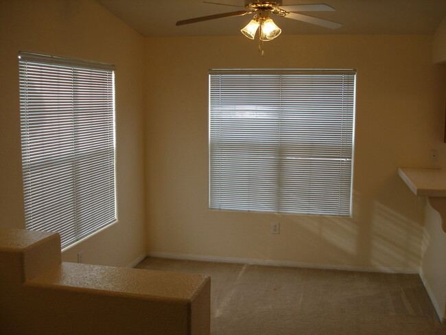 Foto del edificio - Henderson two bedroom unit for only $1295!