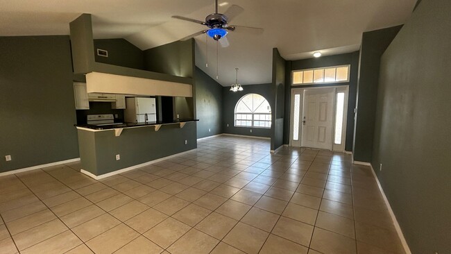 Building Photo - Charming and Spacious Single-Family Home