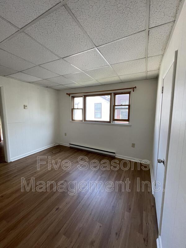 Foto del edificio - 77 N Union St