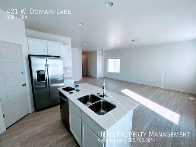 Foto del edificio - 421 Domain Ln