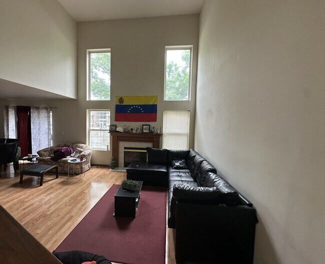 Foto del edificio - 127 Tara Ln