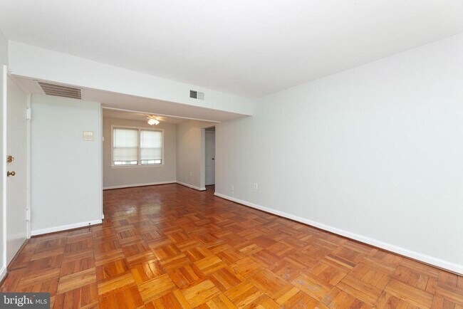 Foto del edificio - 6503 Potomac Ave