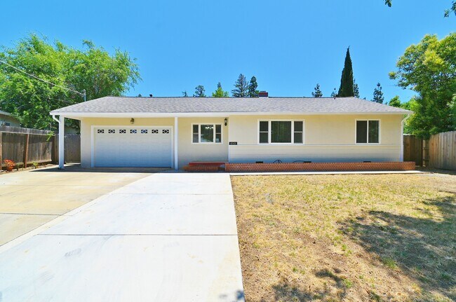Building Photo - 4048 Lillian Dr