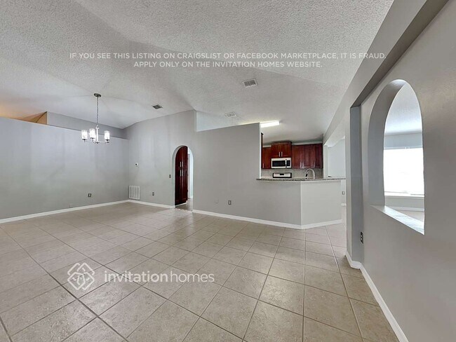 Foto del edificio - 1622 Hudderfield Cir W