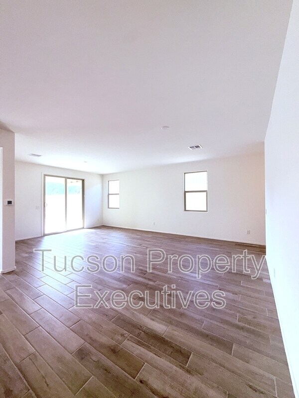 Foto del edificio - 9329 N Peridot Vis Ave