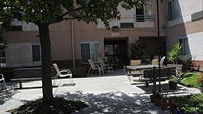 Foto del edificio - 4121 Katella Ave