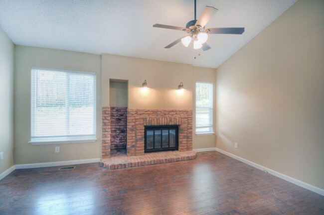 Foto del edificio - 3680 Pennyroyal Ln