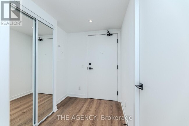 Building Photo - 319 Jarvis St