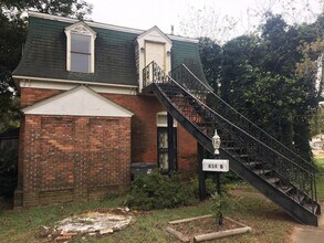 Building Photo - 614 Cate Ave