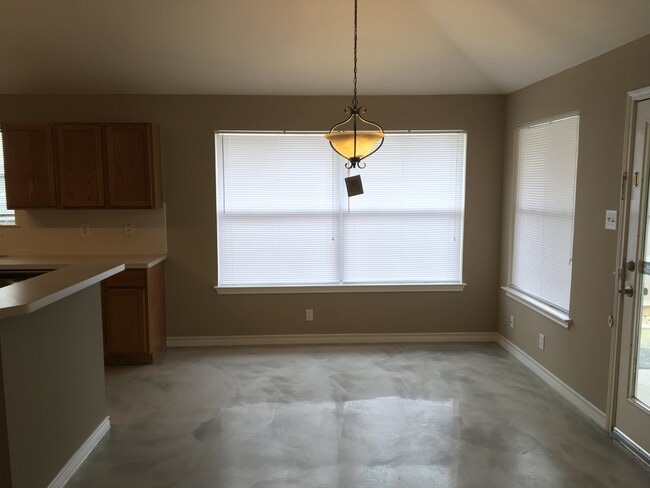 Building Photo - 824 Cross Branch Dr