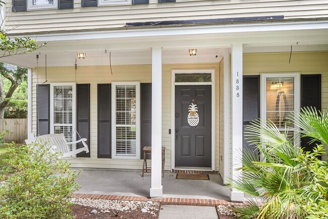 Building Photo - Coastal Convenience in the Heart of Mount Pleasant