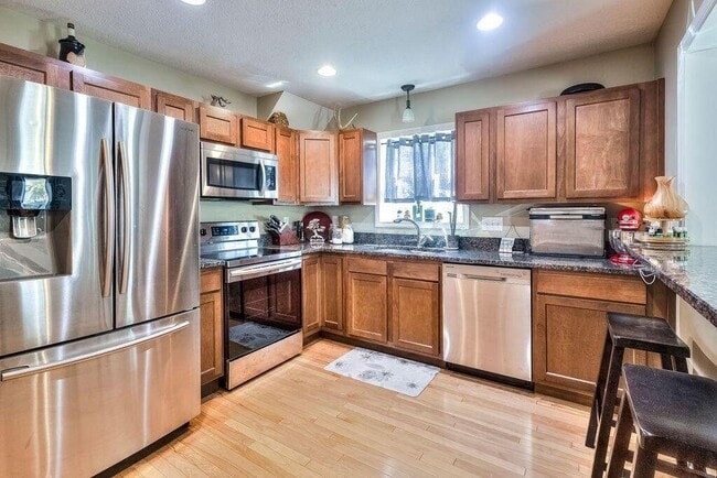 Building Photo - 200 S Williams St