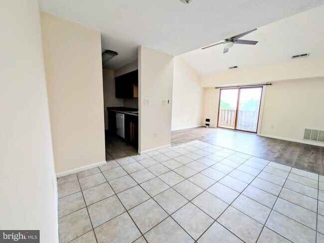 Building Photo - 2313 Ravens Crest Dr