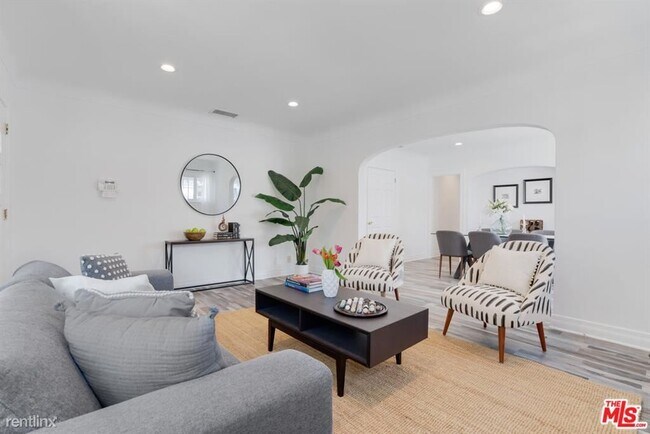 Foto del edificio - 2 br, 1 bath House - 533 N Poinsettia Pl