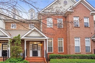 Building Photo - 5408 Glenridge Cove NE