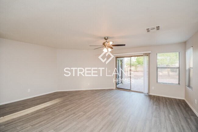 Foto del edificio - REDUCED! - NOW OFFERING $1000 OFF THE FIRS...