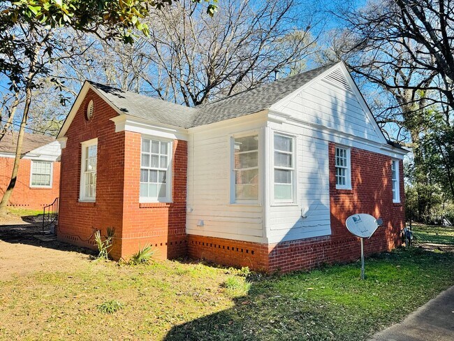 Building Photo - Charming 2-Bedroom Brick Bungalow