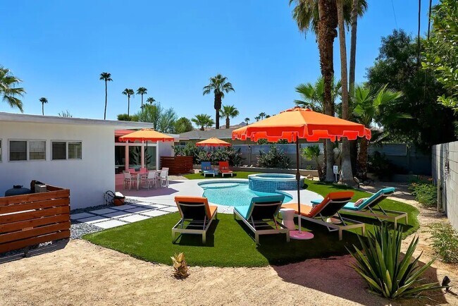 Foto del edificio - Luxurious 3-Bed, 3-Bath Oasis in Deepwell ...