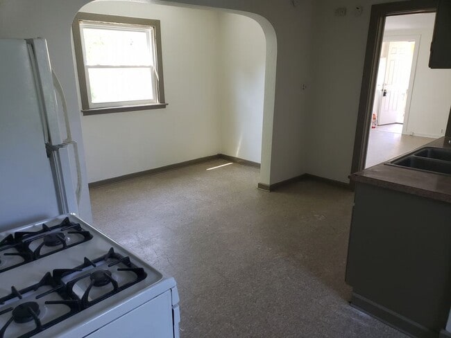 Building Photo - 2508 N. Buffum St. - 2 Bedroom Lower