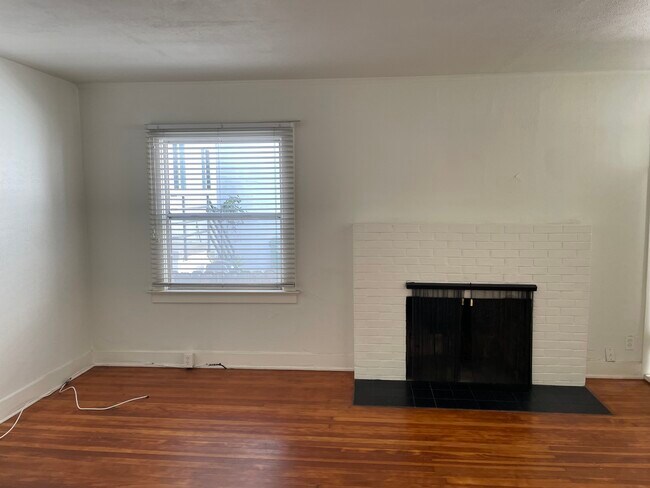 Living room - 409 16th Pl
