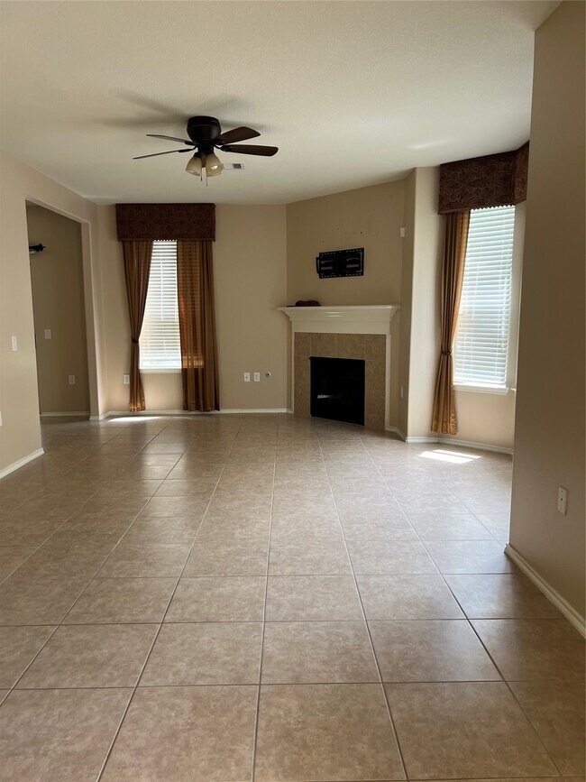Foto del edificio - 13600 Breton Ridge St