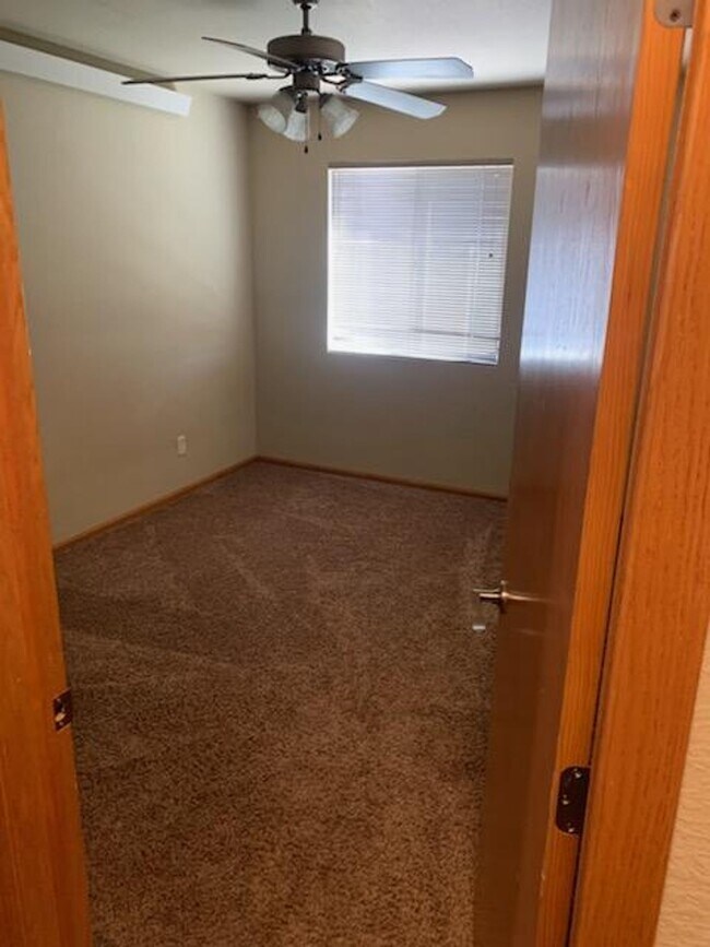 Foto del edificio - $1700 - 3 Bedroom, 2 Bathroom Townhome - Garage and Large Yard!