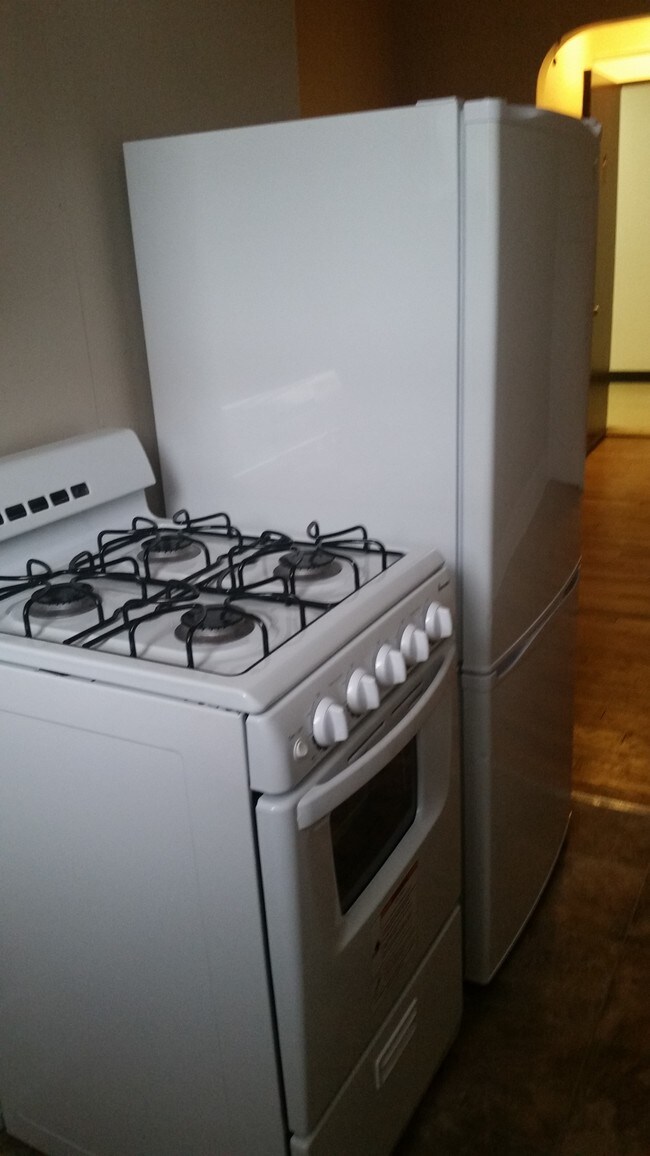 Manchester Apartments 2016 E Jefferson Ave Detroit, MI