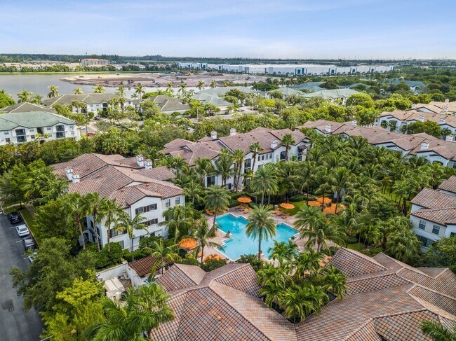 Open park-like setting - AMLI Toscana Place