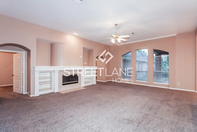 Building Photo - 3 Bed/3 Bath Home with 3-Car Garage!