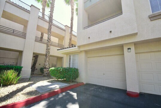 Foto del edificio - 1Attached Car Garage | 2Bed | 2Bath