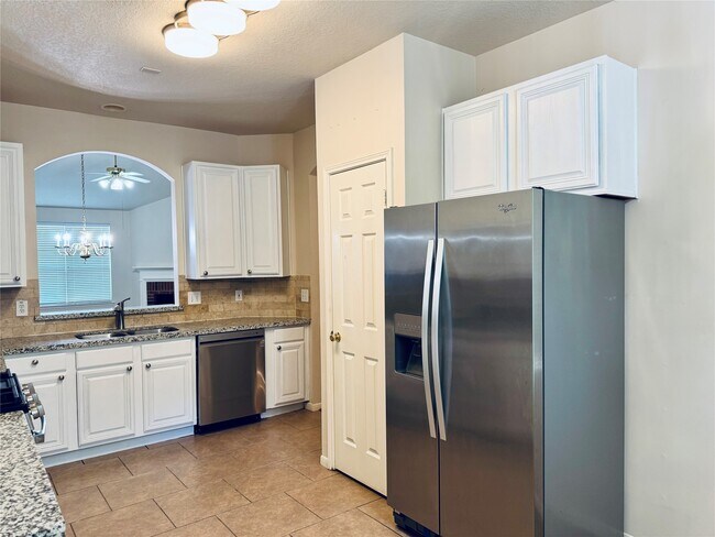 Building Photo - 127 N Willow Point Cir