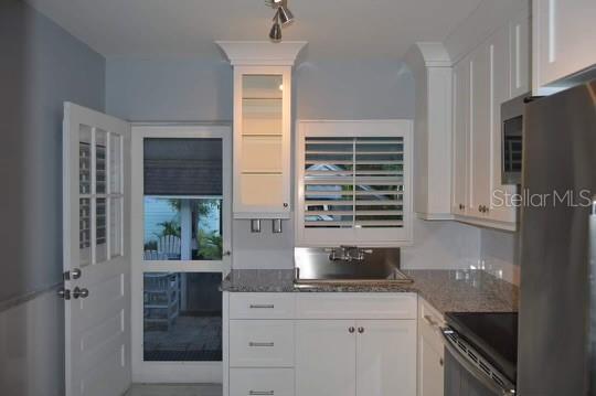 Foto del edificio - 1906 Harrison Ave