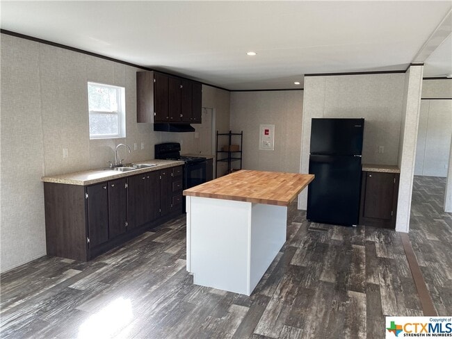 Building Photo - 505 Buck Trail