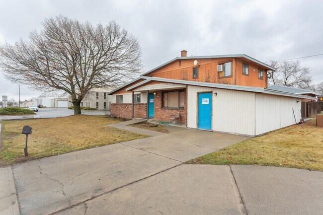 Building Photo - 10623 E Montgomery Ave