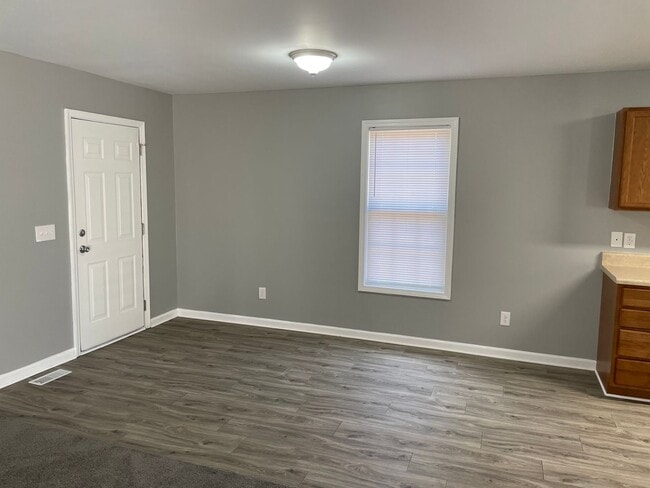 Building Photo - 3 BED, 2 BATH HOME IN SOUTHWEST SCHOOL DIS...